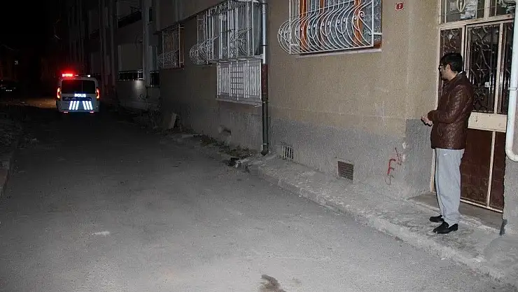 'Eve kitlenen köpek mahalle sakinlerini isyan ettirdi'