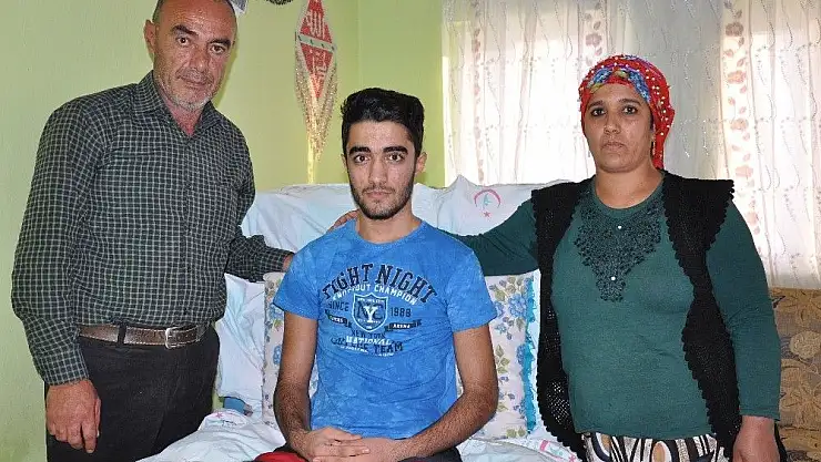 'Hayatı 4 duvar arasına sıkışan genç yardım bekliyor'