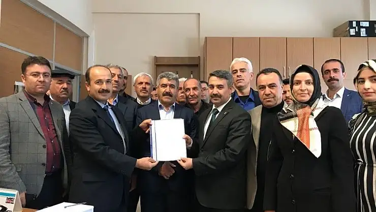 'Başkan Alkayış mazbatasını aldı'