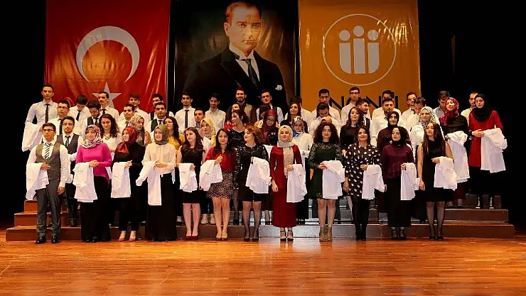 'Diş Hekimliği Fakültesi öğrencileri önlüklerini giydi'