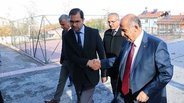 Malatya´da bin çocuğa bot ve mont yardımı