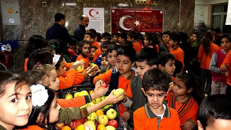 'Öğrencilere meyve yeme alışkanlığı kazandırılıyor'