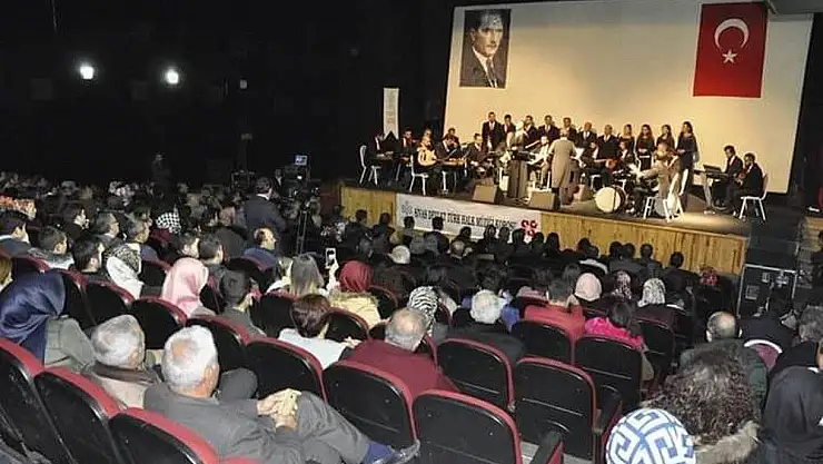 'Türk Halk Müziği Korosu´ndan Gürün´de konser'
