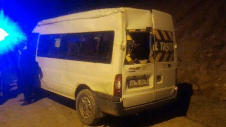 'Öğrenci servisi devrildi: 14 yaralı'