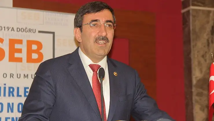 'AK Partili Yılmaz: ''Küresel düzeyde ekonomiye birinci önceliği veriyoruz'''
