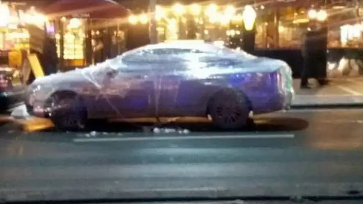 'Arkadaşlarını oyalayıp otomobilini naylonla kapladılar'