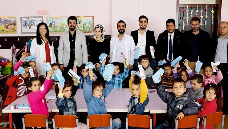 'Kahta´da minik öğrencilere diş taraması'