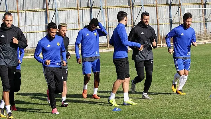 Yalçın Ayhan´ın yerine Arturo Mina