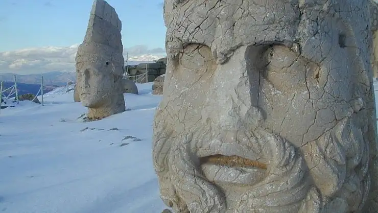 'Nemrut Dağı beyaza büründü'