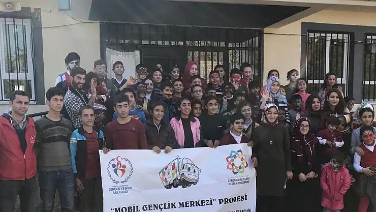 'Adıyaman Üniversitesi öğrencileri sınıf boyadı'