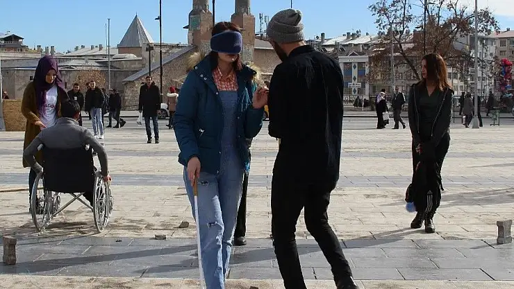 'Empati parkurunda 1 dakikalığına engelli oldular'