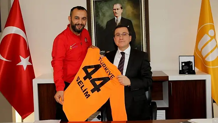 Selim Karadağ´dan Kızılay´a ziyaret