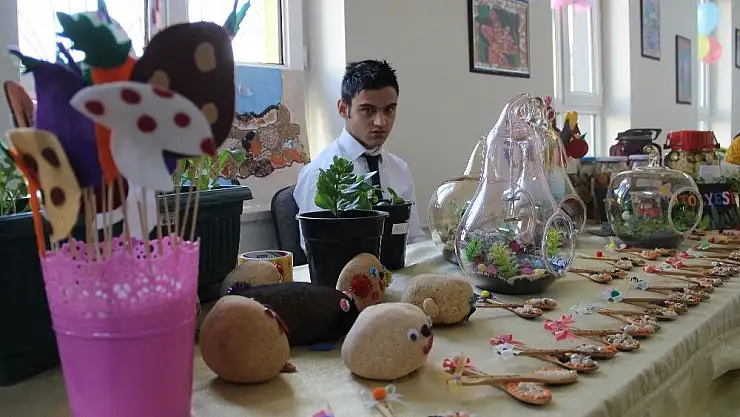 'Zihinsel engelli gençler ev ortamında eğitim görüyor'