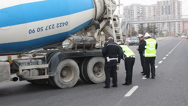 Malatya'da Polisten kar lastiği uygulaması