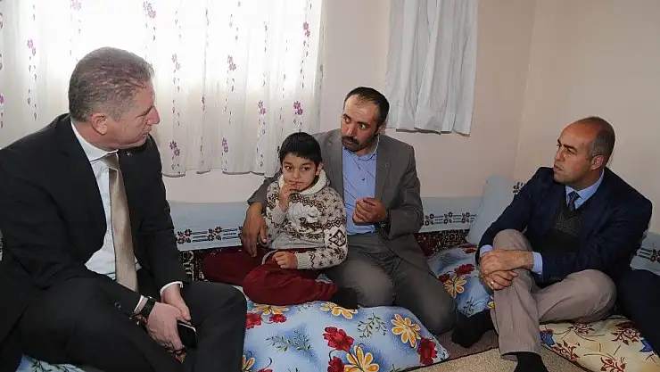 '8 yaşındaki engelli Furkan´a evde eğitim'