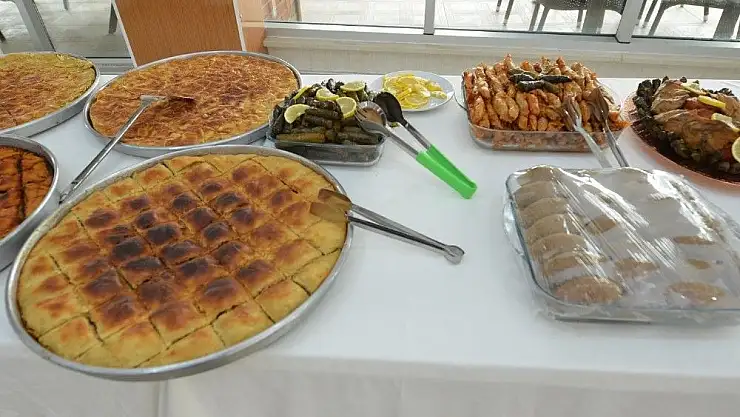 'Aşçı yardımcılığı kursunu başarıyla tamamlayan kursiyerlere sertifikaları verildi'