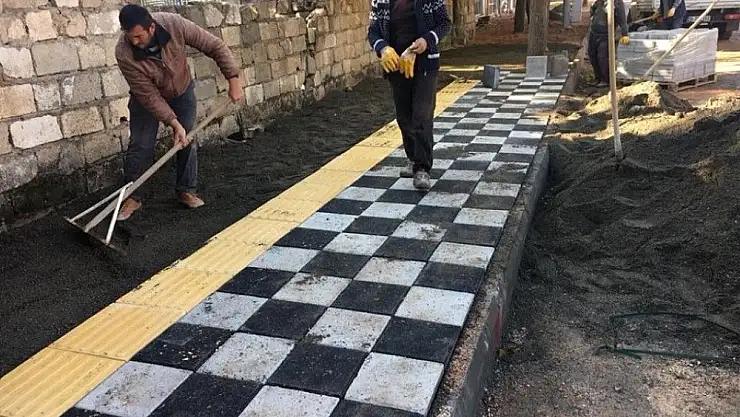 'Eski Kahta Caddesinde kaldırım çalışması başlatıldı'