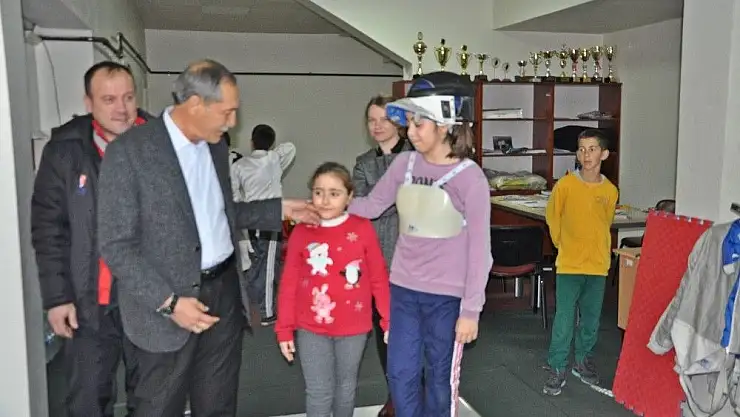'Özdemir eskirim sporcularıyla bir araya geldi'