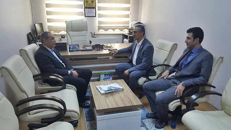 'Özdemir okul ziyaretleri gerçekleştirdi'