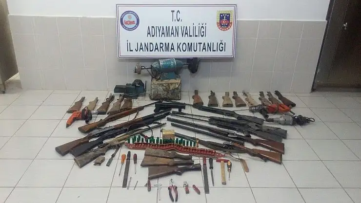'Evin bodrum katında çok sayıda silah ele geçirildi'