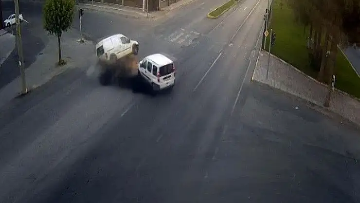 'Kırmızı ışık ihlali kazaları beraberinde getirdi'