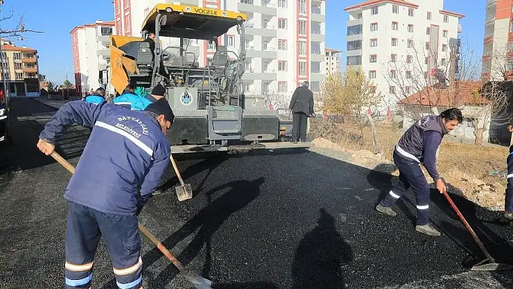 Göztepe Mahallesinde 6 sokakta sıcak asfalt çalışması yapıldı