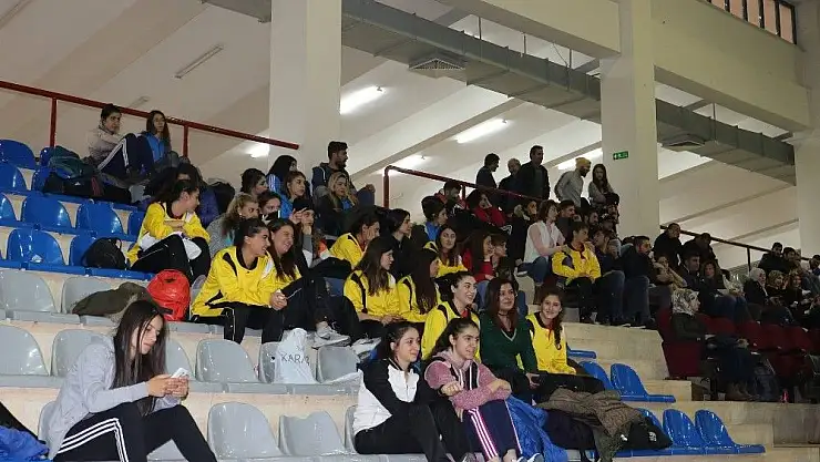 'Üniversitelerarası Voleybol müsabakalarında 4 takım 1. Lige yükseldi'