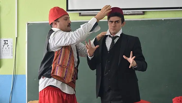 'Büyükşehir tiyatrosu ekibi Kemal Sunal anısına sahne aldı'