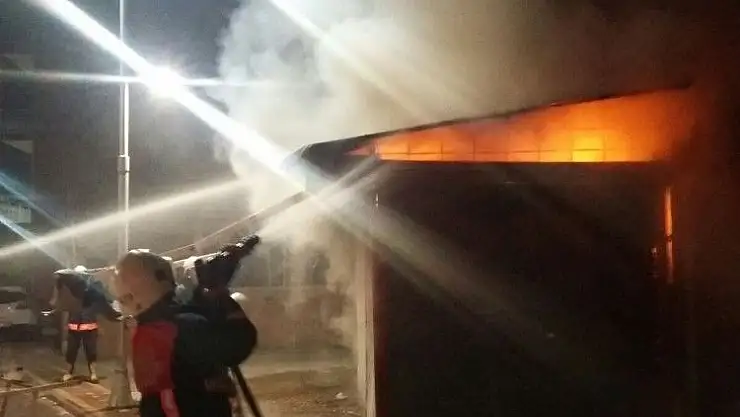 'İş yeri yangınında tehlike son anda önlendi'