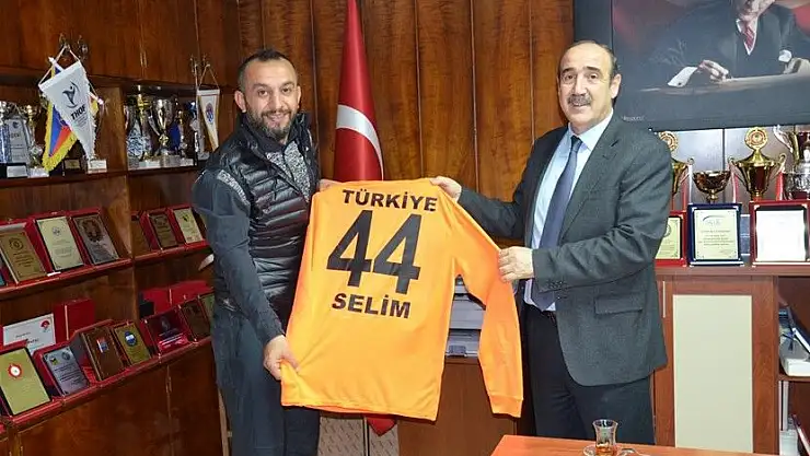 'Şampiyon kaleciden Spor İl Müdürlüğü´ne ziyaret'