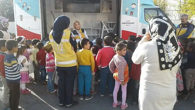 'Minik öğrencilere `Yaşama Yol Ver´ projesi anlatıldı'