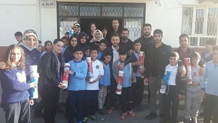 'Üniversite öğrencilerinden anlamlı davranış'