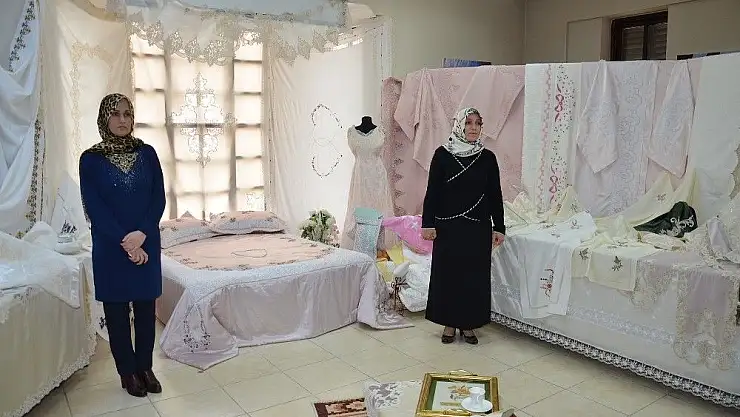 'Hünerli eller sergi açtı'