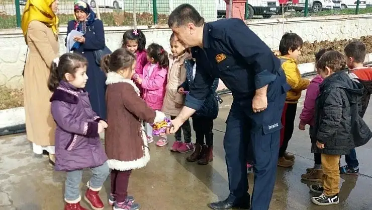 'Anaokulu öğrencileri itfaiyecilik hakkında bilgi aldı'