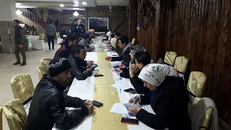 'Savaştan kaçan ailelere kışlık kart verildi'