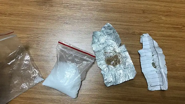 'Hırsızlıktan aranan şahıslar uyuşturucu ile yakalandı'