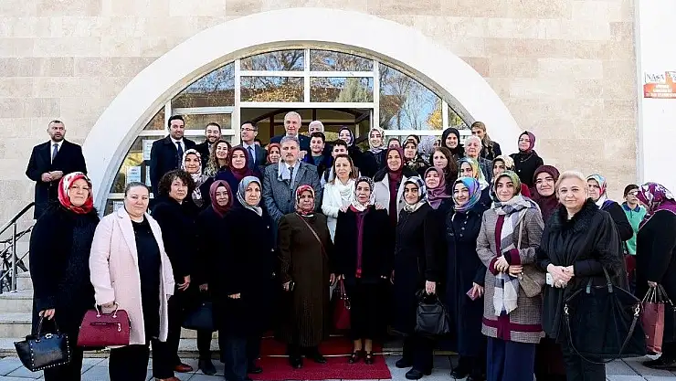'Kadın STK´lar Büyükşehir Belediyesi sosyal tesislerini gezdiler'