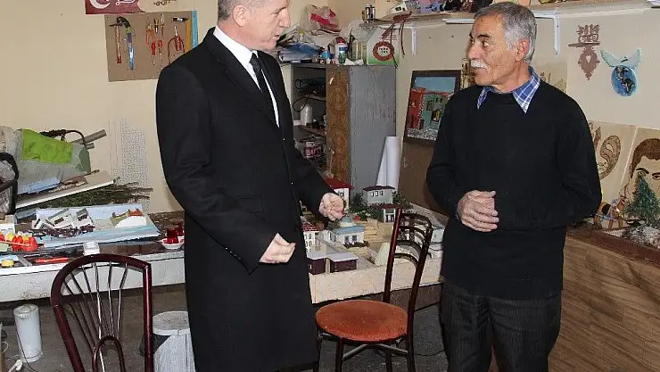 'Vali Gül´den atık malzemeleri sanata dönüştüren ustaya ziyaret'