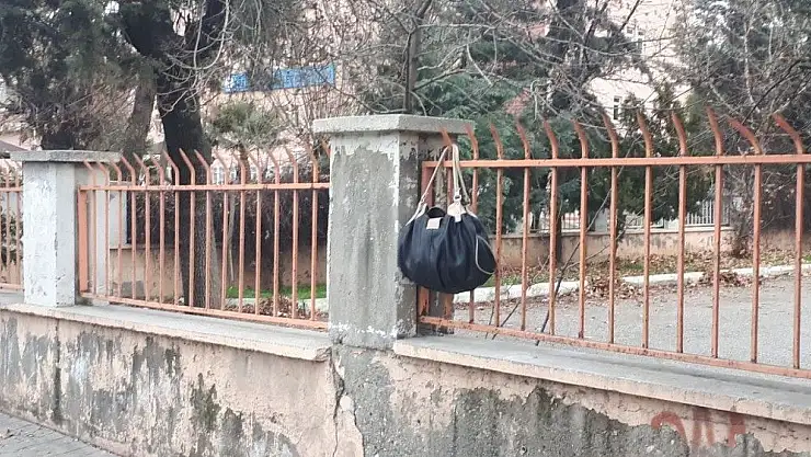 'Adliye karşısında şüpheli çanta paniği'