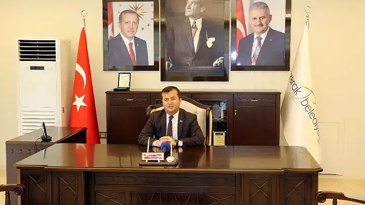 'Başkan canlı yayında depreme yakalandı'