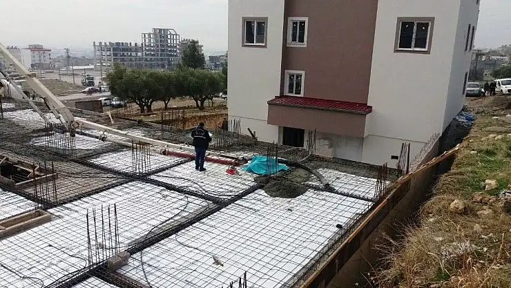 'İnşaatta feci kaza: 1 ölü 1 yaralı'