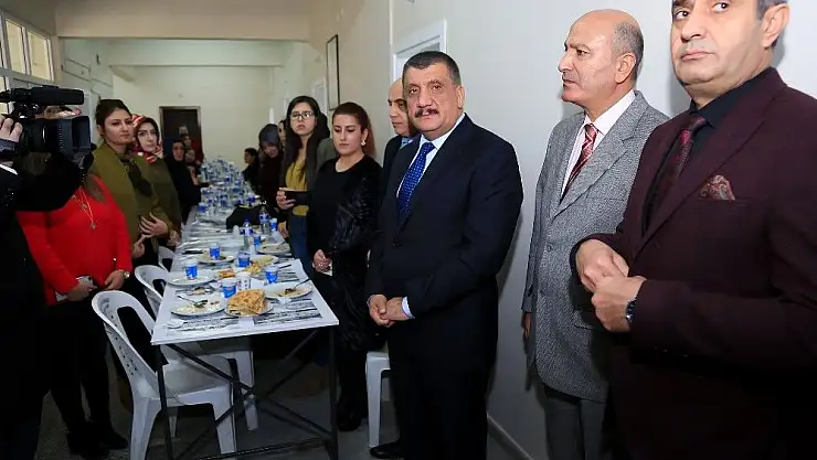 'Gürkan, park bahçeler müdürlüğü çalışanları ile bir araya geldi'