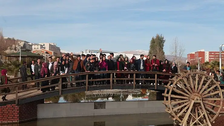 'Kahta Anadolu Lisesi öğrencileri Adıyaman Üniversitesinde ağırlandı'