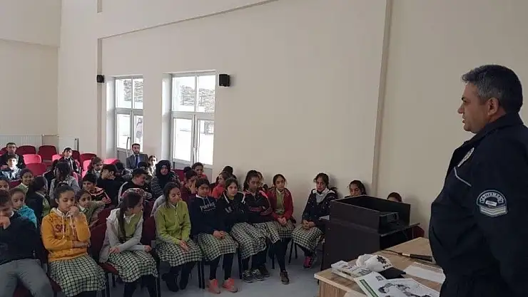 'Öğrencilere yönelik güvenli internet kullanımı semineri verildi'