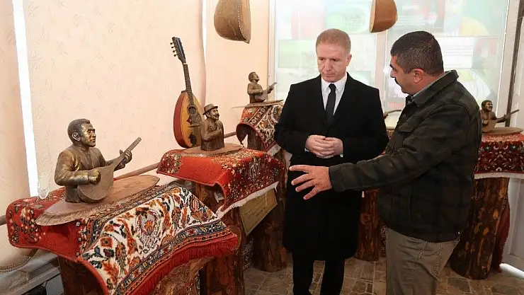 'Vali Gül, Ozanlar Müzesi´ni gezdi'