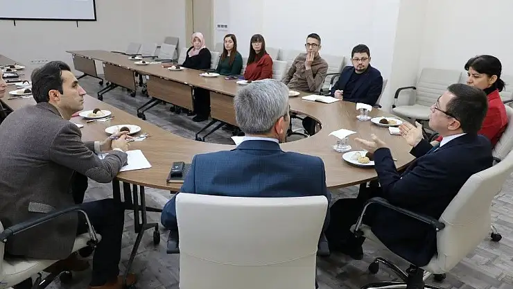 Rektör Kızılay İletişim Fakültesini gezdi