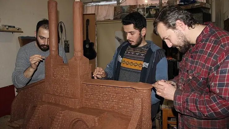 '746 yıllık tarihi eserin kilden minyatürünü yaptılar'