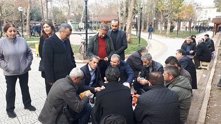 'Vali Kalkancı vatandaşların yeni yılını kutladı'