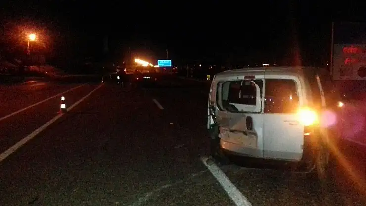 'Hafif ticari araçlar çarpıştı'