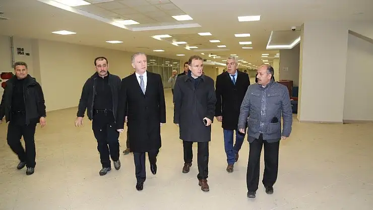 'Vali Gül, Yeni 4 Eylül Stadyumu´nda incelemelerde bulundu'